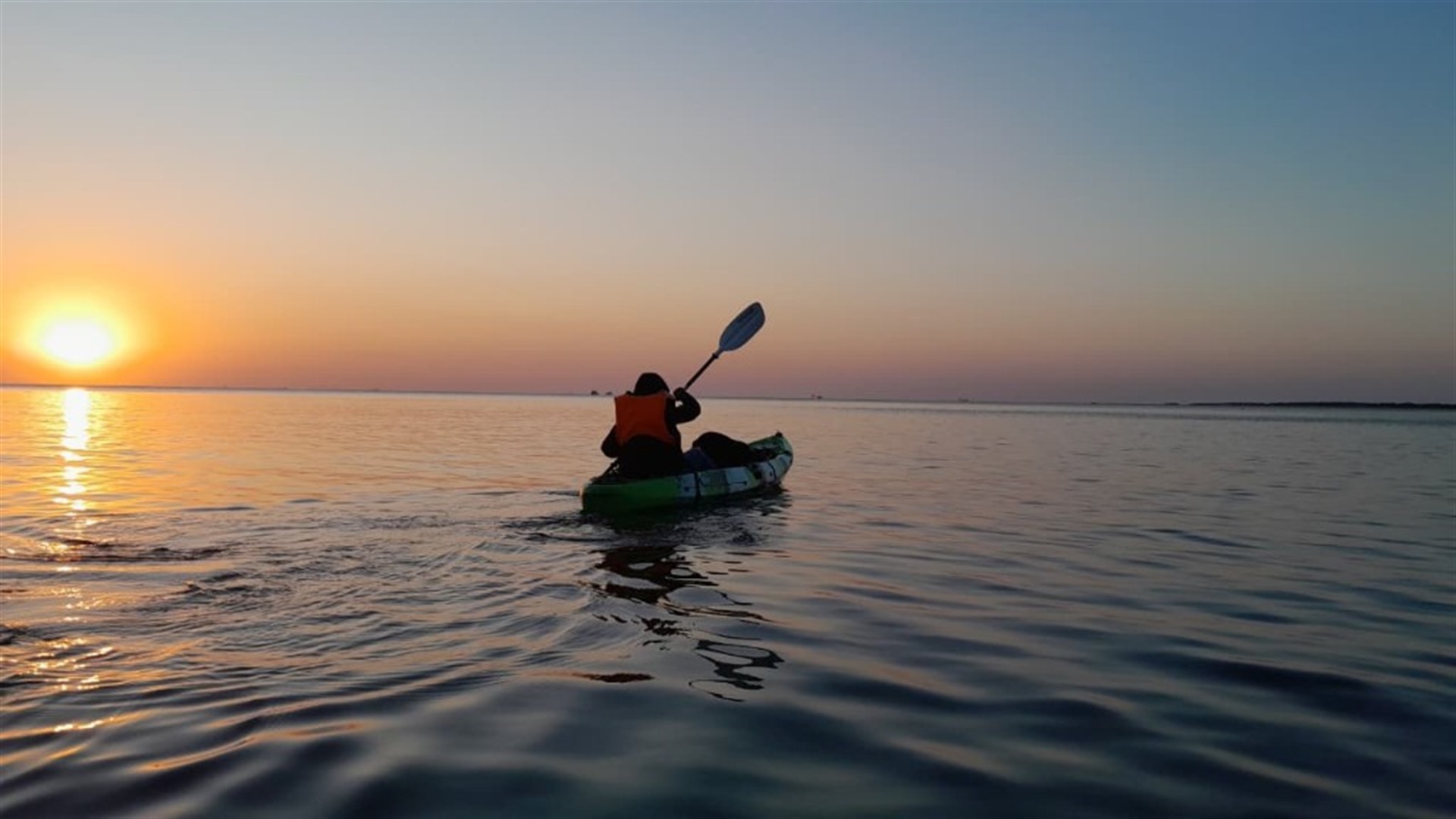 Passeio de kayak ao entardecer